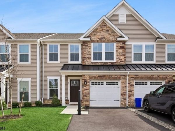 49 Owen Ct, Franklin, NJ 08873