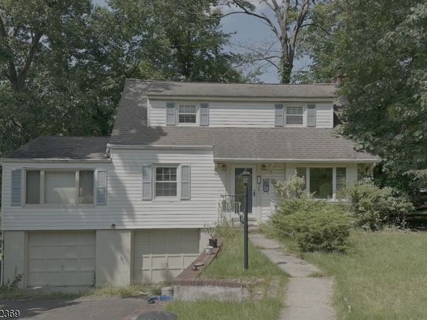 18 Mountainside Dr, Wayne, NJ 07470