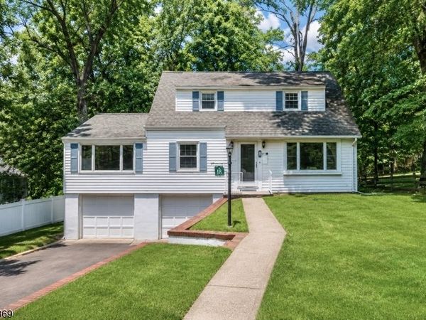 18 Mountainside Dr, Wayne, NJ 07470