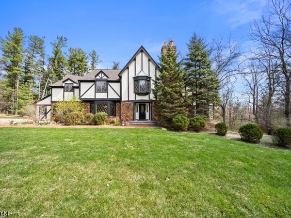 6 Jonathan Smith Rd, Morris, NJ 07960