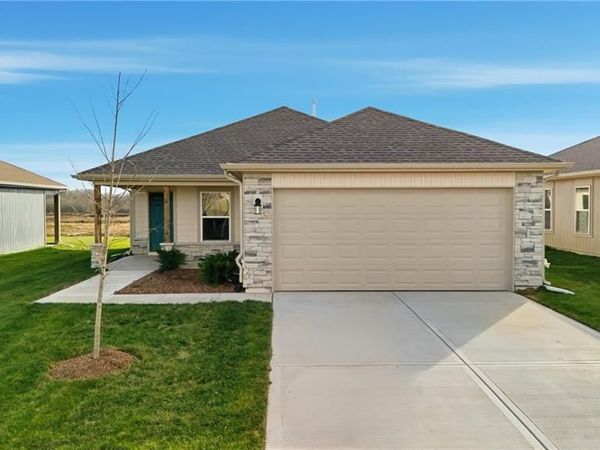 19427 Lincoln Street, Spring Hill, KS 66083