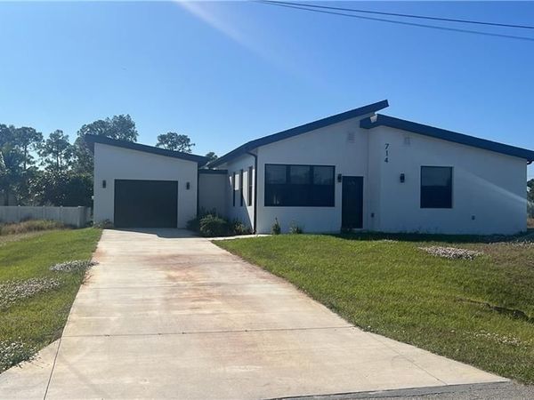 714 Chambers ST E, LEHIGH ACRES, FL 33974