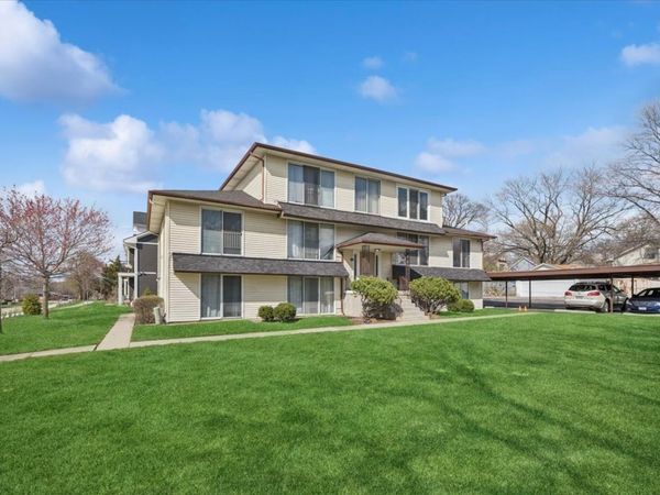 108 S 14th Street, Unit 108, St. Charles, IL 60174