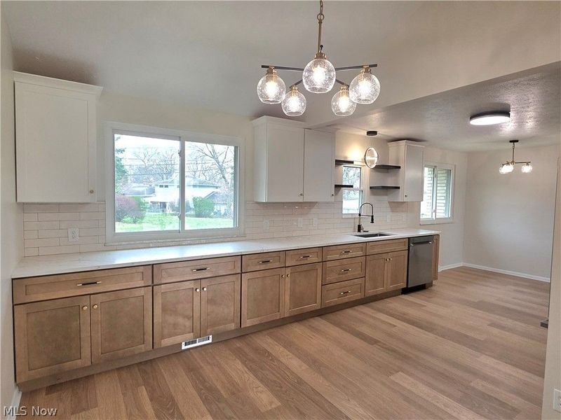 3181 Parmalee Drive , Seven Hills, OH 44131 Photo 2