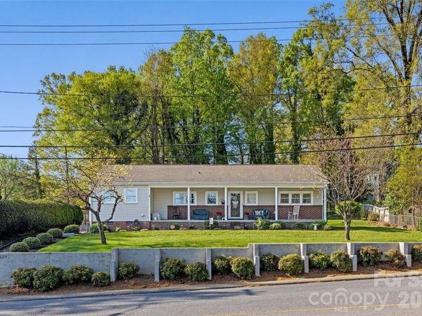 839 W Garrison Boulevard , Gastonia, NC 28052