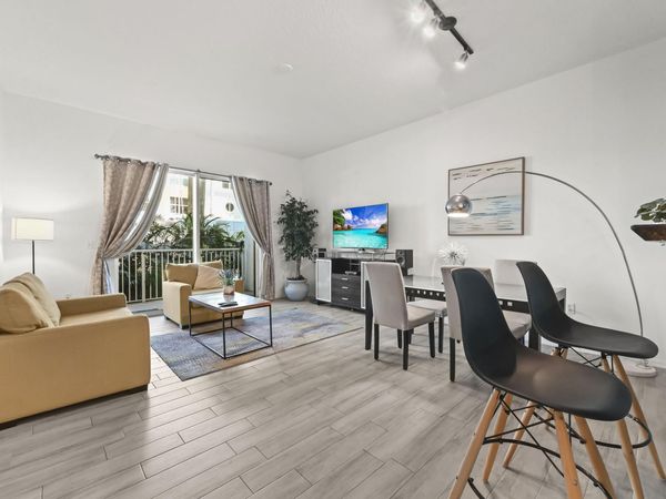 804 E Windward Way, Unit #122, Lantana, FL 33462