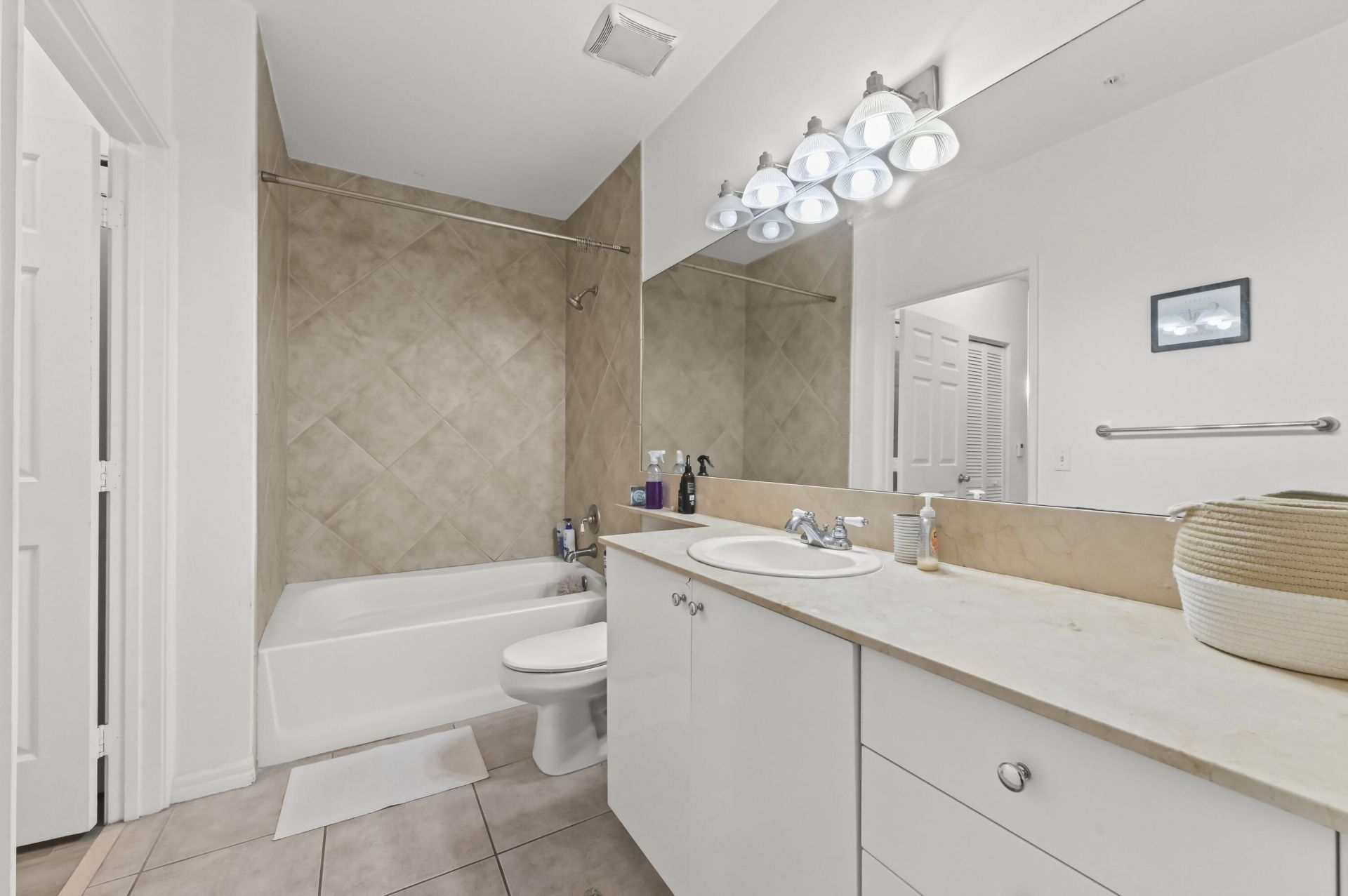 804 E Windward Way, Unit #122, Lantana, FL 33462 Photo