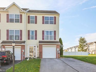 1242 LEDGE DRIVE, YORK, PA 17408