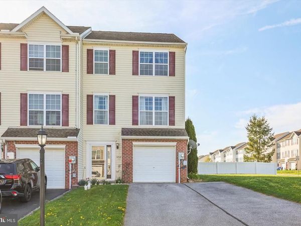 1242 LEDGE DRIVE, YORK, PA 17408