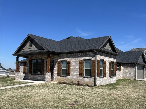 608 Pennington Avenue , Prairie Grove, AR 72753