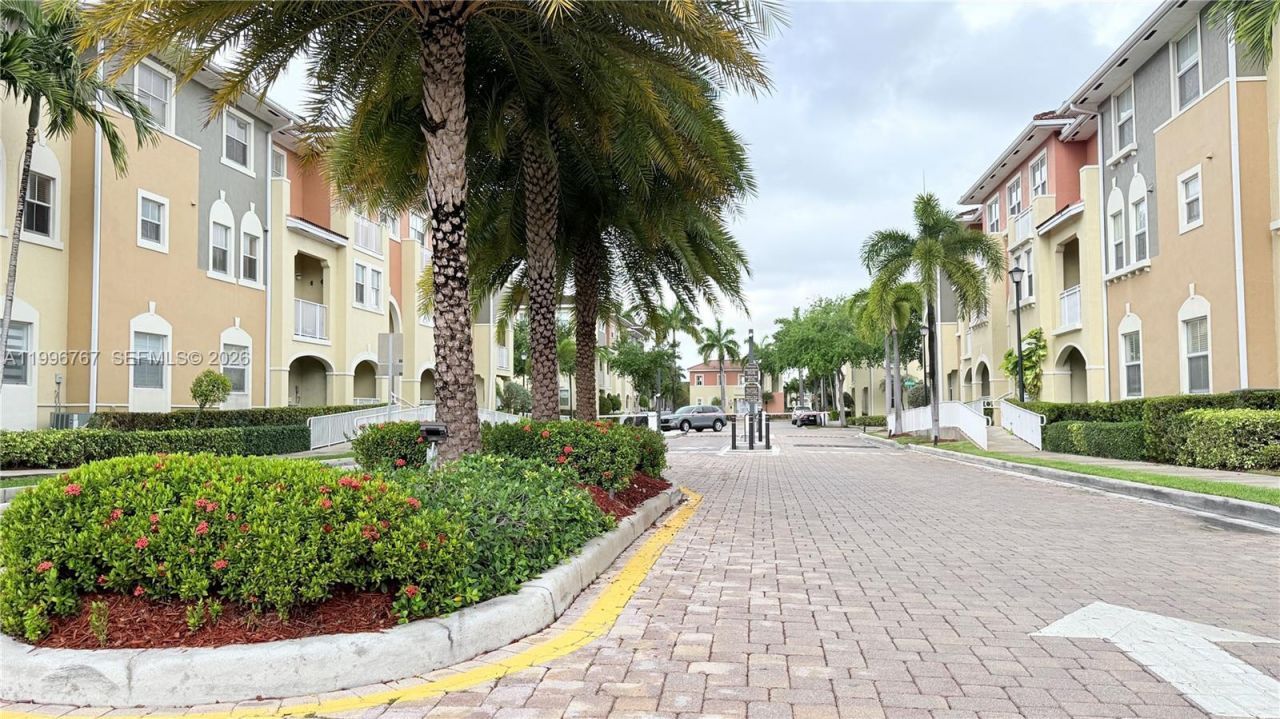 8900 NW 107th Ct, Unit 107-3, Doral, FL 33178 Photo