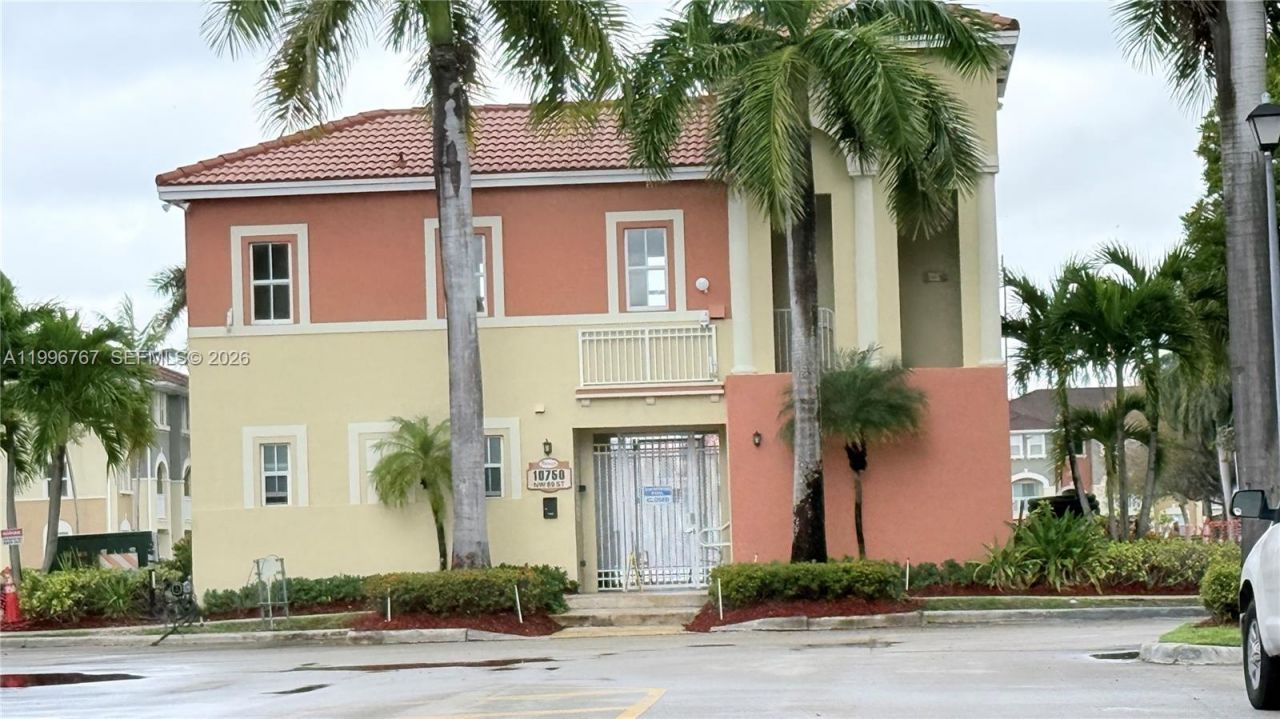 8900 NW 107th Ct, Unit 107-3, Doral, FL 33178 Photo