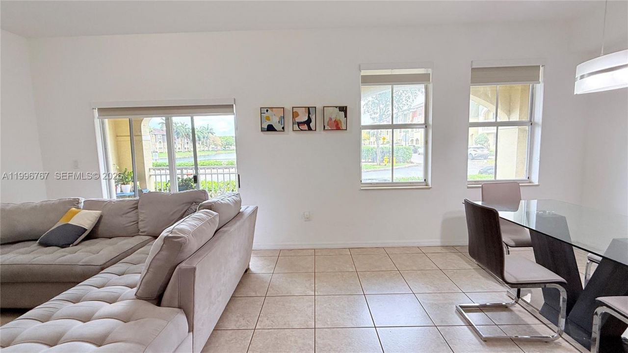 8900 NW 107th Ct, Unit 107-3, Doral, FL 33178 Photo
