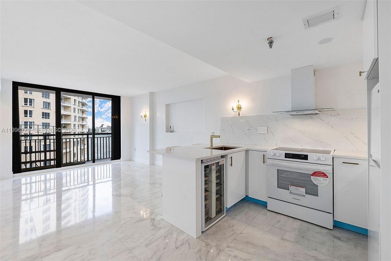 540 Brickell Key Dr, Unit 928, Miami, FL 33131 Photo