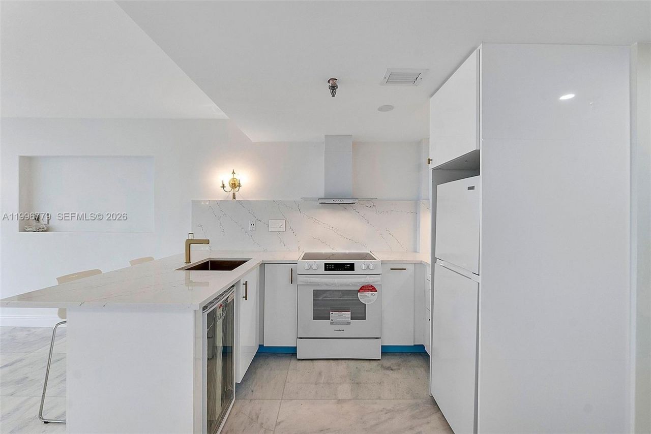 540 Brickell Key Dr, Unit 928, Miami, FL 33131 Photo