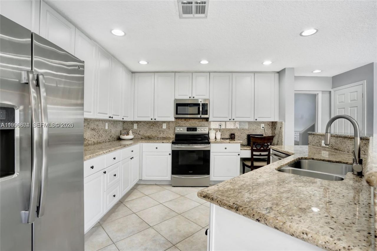 13813 NW 21st St, Pembroke Pines, FL 33028 Photo