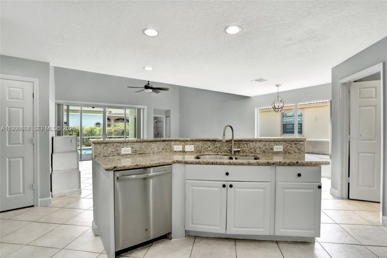 13813 NW 21st St, Pembroke Pines, FL 33028 Photo