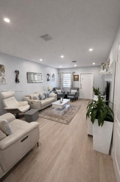 7663 W 36th Ave , Unit 7, Hialeah, FL 33018 Photo