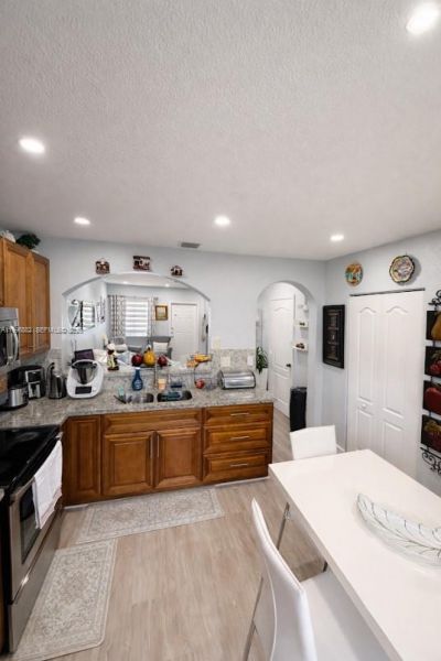 7663 W 36th Ave , Unit 7, Hialeah, FL 33018 Photo