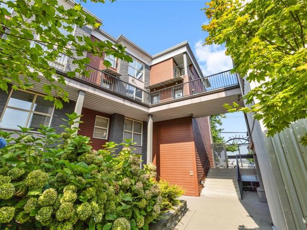 555 Franklyn St , Unit 305, Nanaimo, BC V9R 2X9