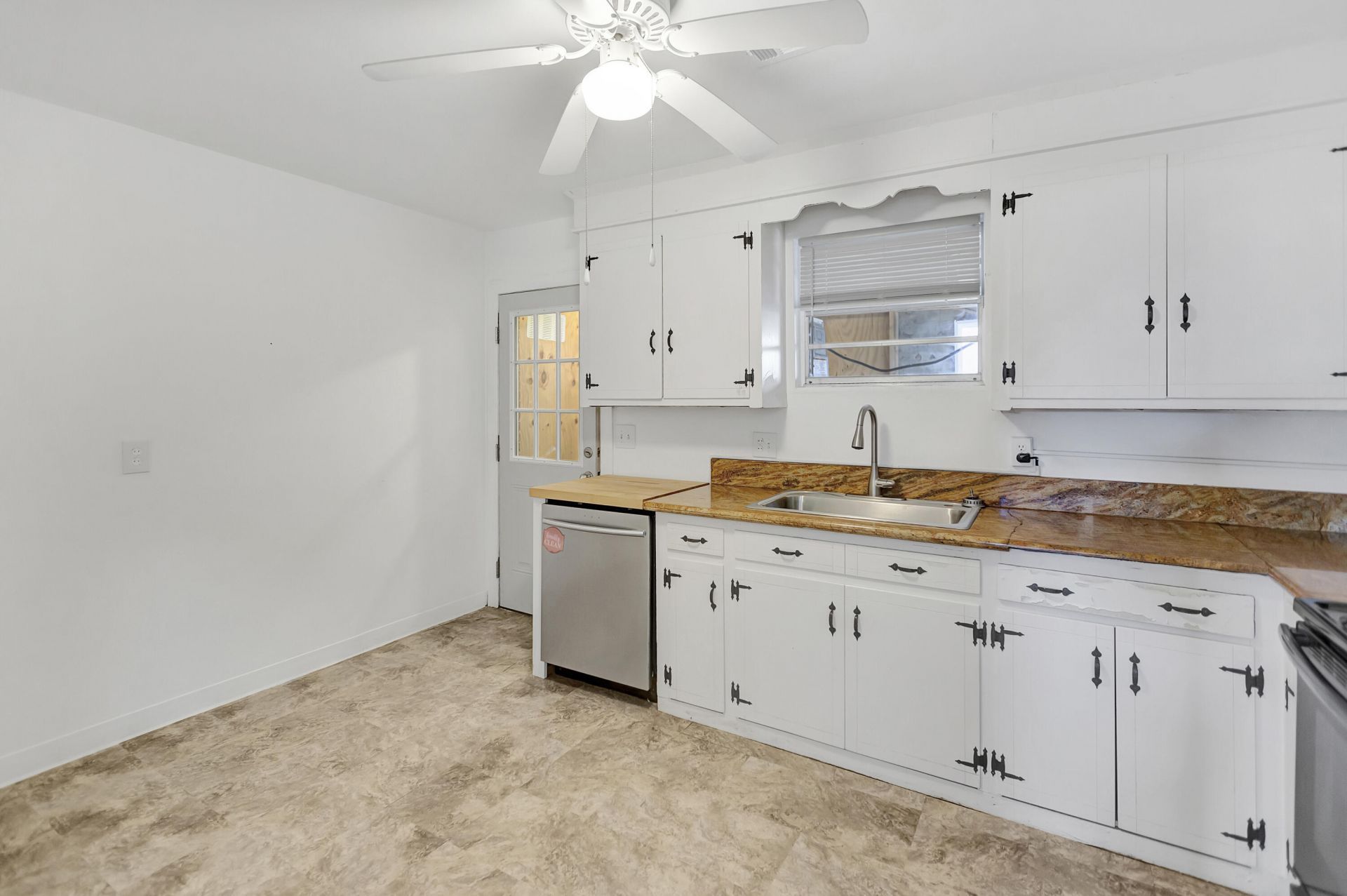 1639 Memminger Avenue Photo 8