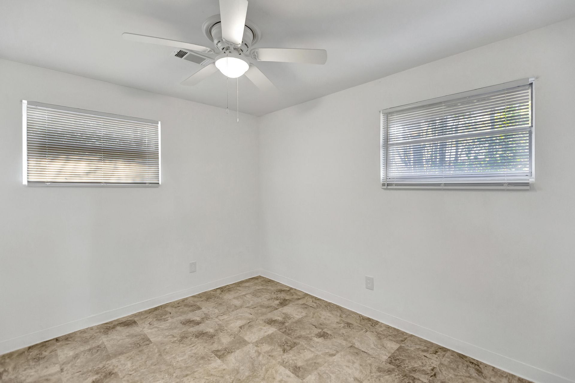 1639 Memminger Avenue Photo 9