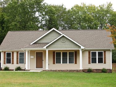 212 NE Princeton Circle, Roanoke, VA 24012