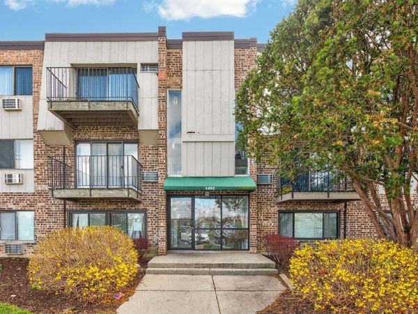 1493 N Winslowe Drive, Unit 104, Palatine, IL 60074