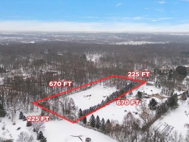 700 W Maple Road , Milford Twp, MI 48381