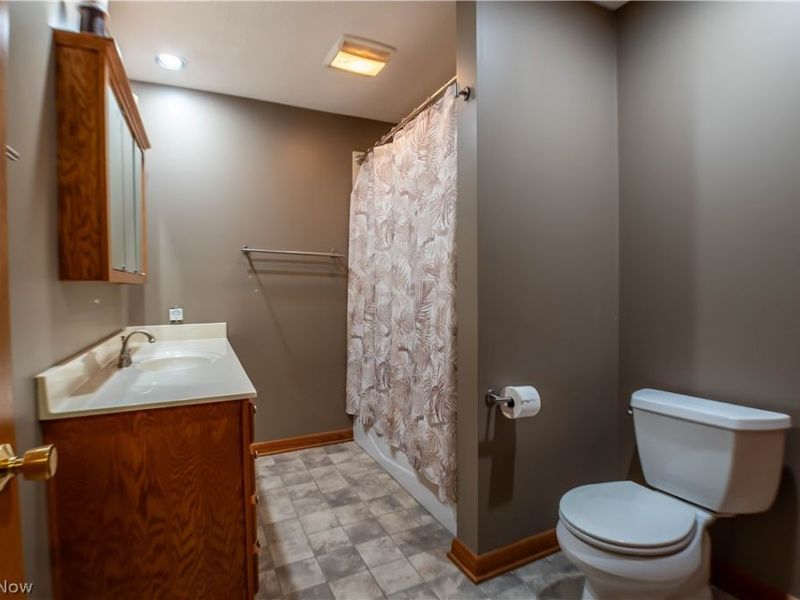 887 Delaware Avenue , Akron, OH 44303 Photo 29