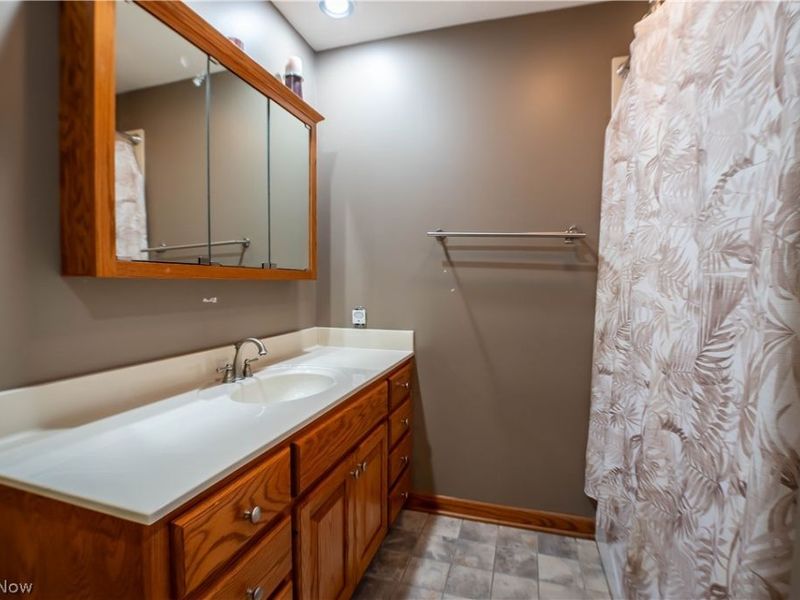 887 Delaware Avenue , Akron, OH 44303 Photo 30