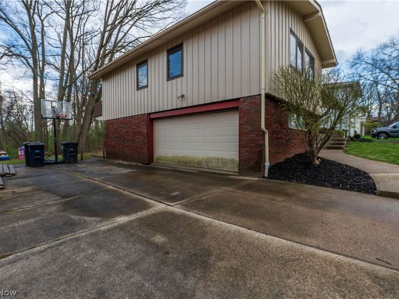 887 Delaware Avenue , Akron, OH 44303 Photo 4