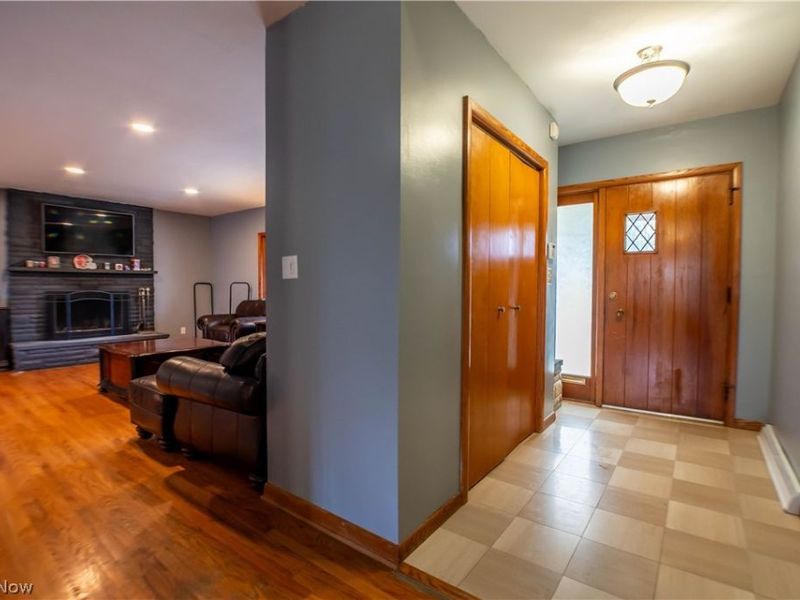 887 Delaware Avenue , Akron, OH 44303 Photo 9