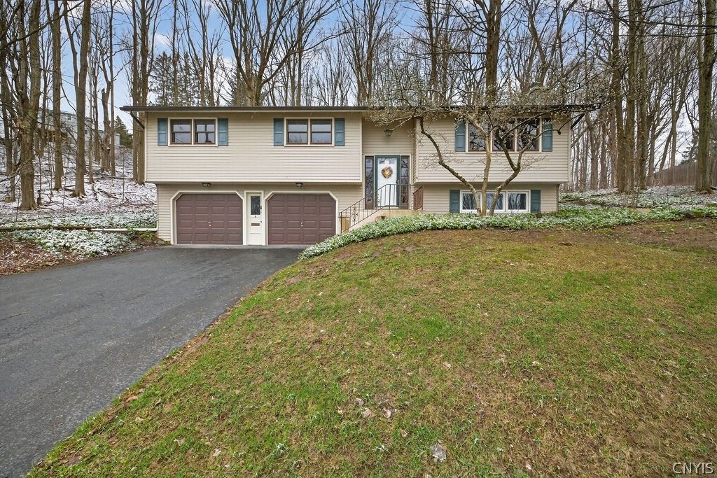 5 Camelot Circle, Syracuse, NY 13219 Main Photo