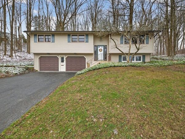 5 Camelot Circle, Syracuse, NY 13219