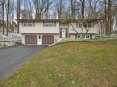 5 Camelot Circle , Syracuse, NY 13219