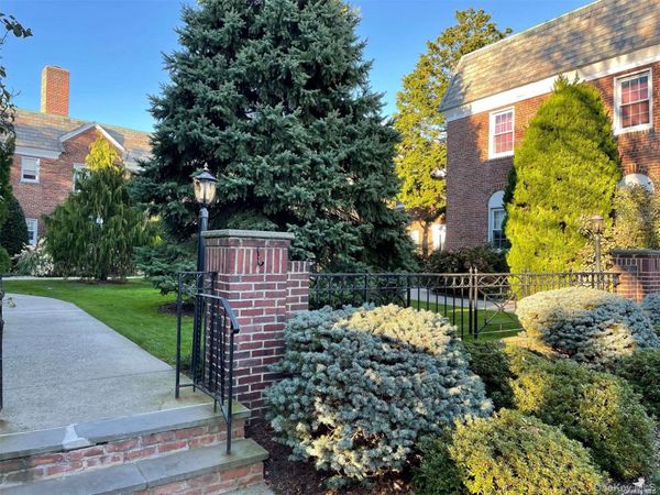 35 Floral Boulevard , Unit 1A, Floral Park, NY 11001