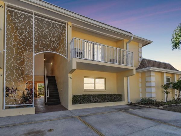 610 INDIAN ROCKS ROAD N, Unit 121, BELLEAIR BLUFFS, FL 33770