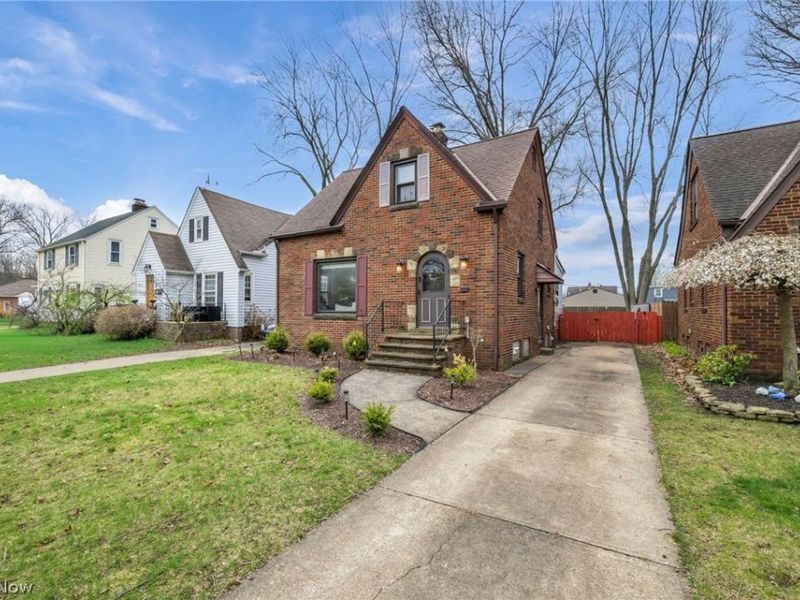 16209 Elsienna Avenue, Cleveland, OH 44135 Photo 2