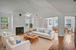 9 Twin Oaks Circle photo 4