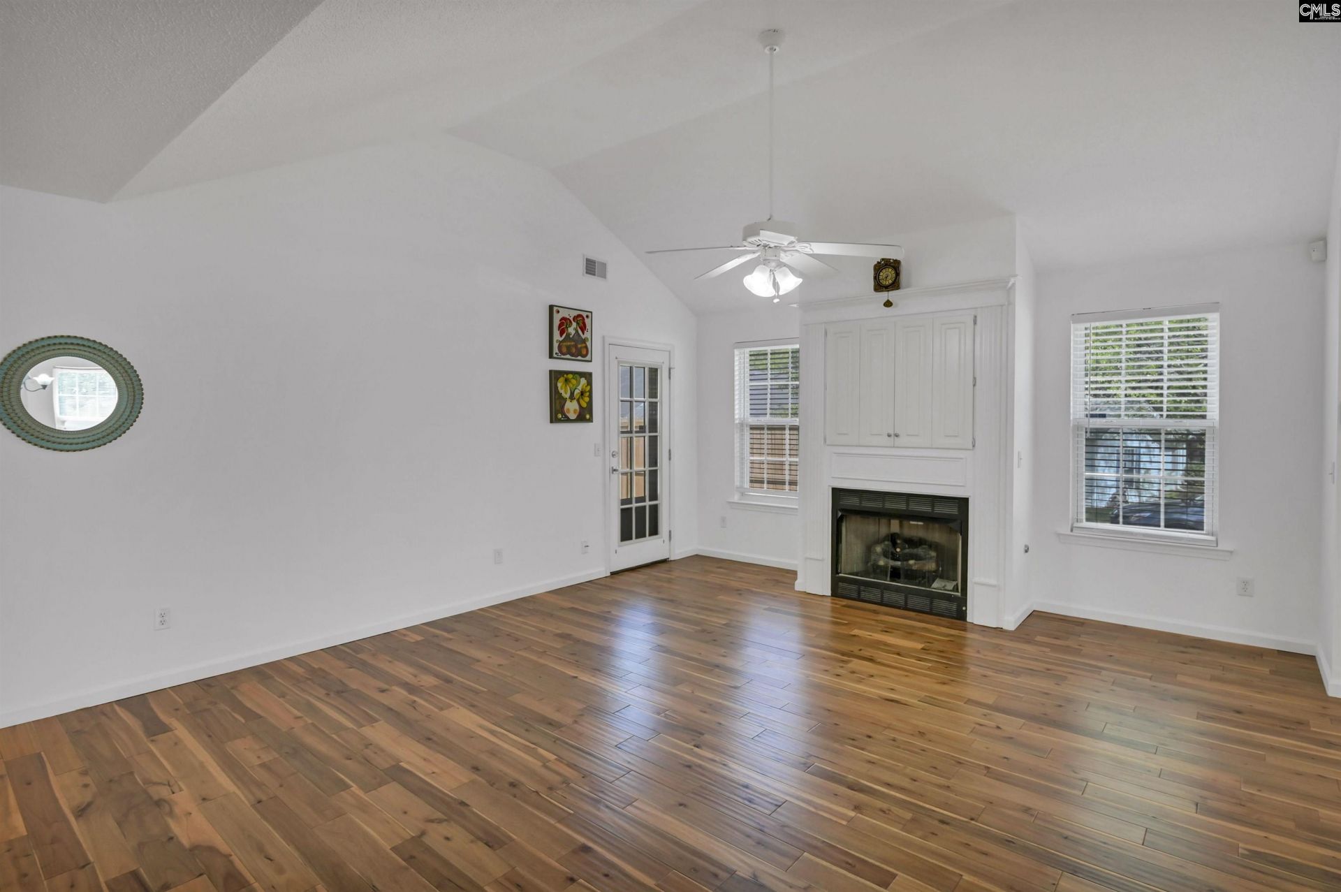 9 Twin Oaks Circle Photo 5