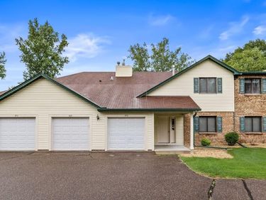 971 Heritage Court E, Unit 204, Vadnais Heights, MN 55127