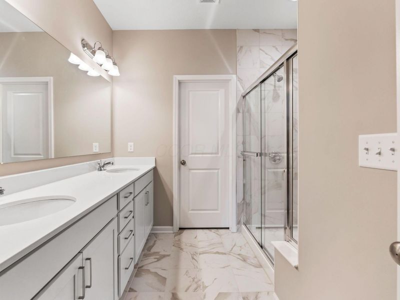 , Unit B, Grove City, OH 43123 Photo 26