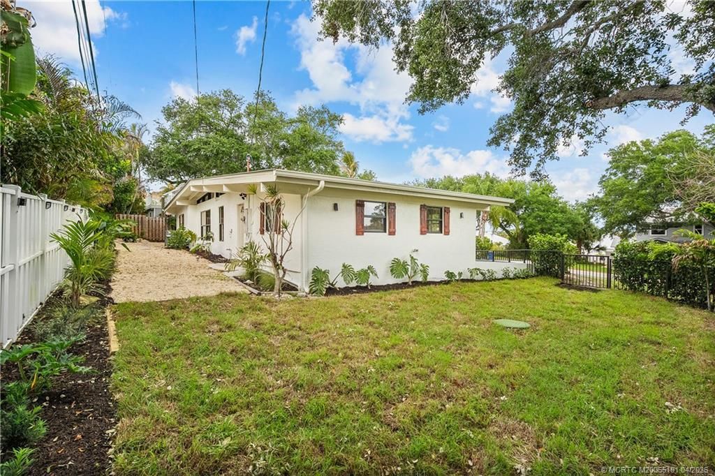 1944 NE Lake Place, Jensen Beach, FL 34957 Photo