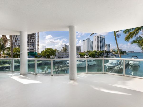 7914 Harbor Island Dr , Unit 205, North Bay Village, FL 33141