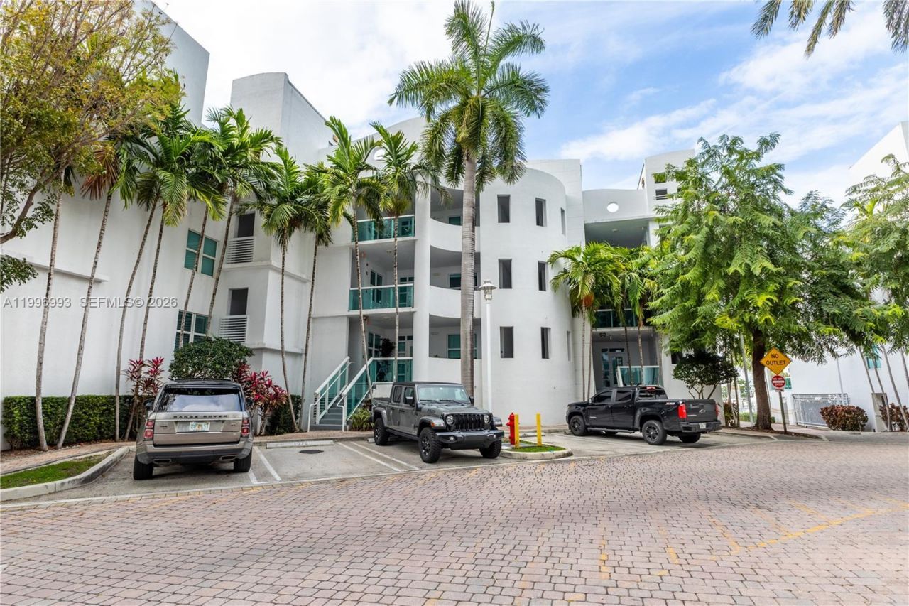 7914 Harbor Island Dr , Unit 205, North Bay Village, FL 33141 Photo