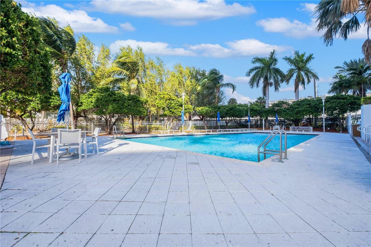 7914 Harbor Island Dr , Unit 205, North Bay Village, FL 33141 Photo