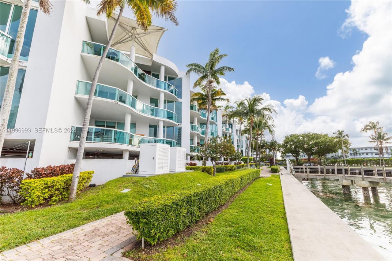 7914 Harbor Island Dr , Unit 205, North Bay Village, FL 33141 Photo