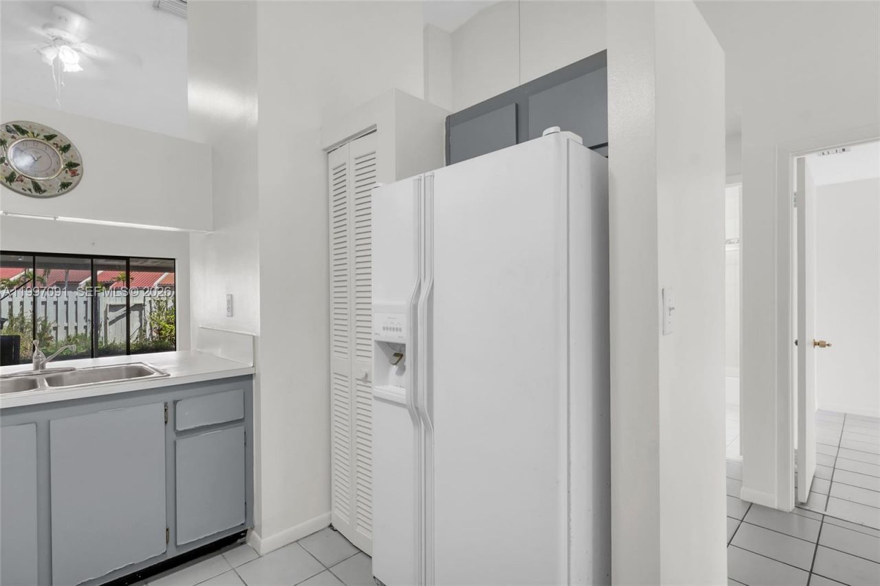 6323 SW 147th Place Cir, Miami, FL 33193 Photo