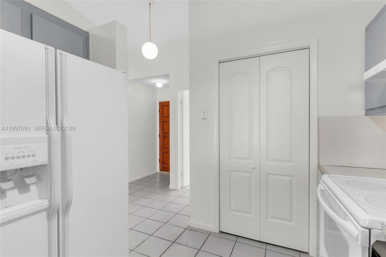 6323 SW 147th Place Cir, Miami, FL 33193 Photo